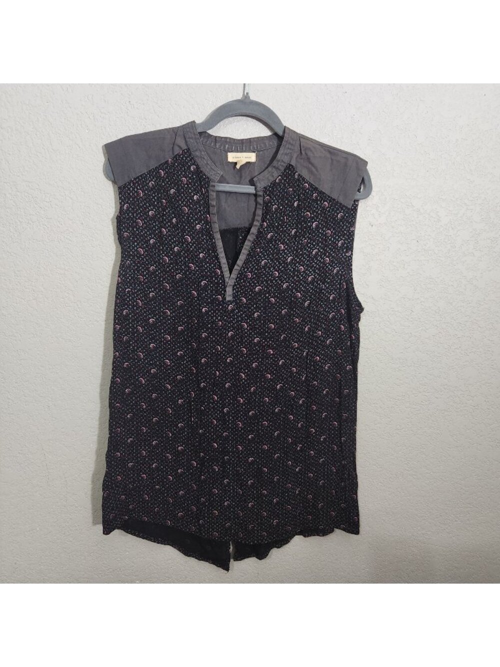 Silence + Noise Womens Sleeveless Blouse Medium Black Gray Lightweight Print